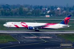 Delta Airlines B767-400ER N845MH Brest Cancer Relief Fund